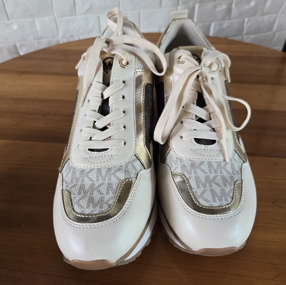 Michael Kors shoes - Picture 2 of 11